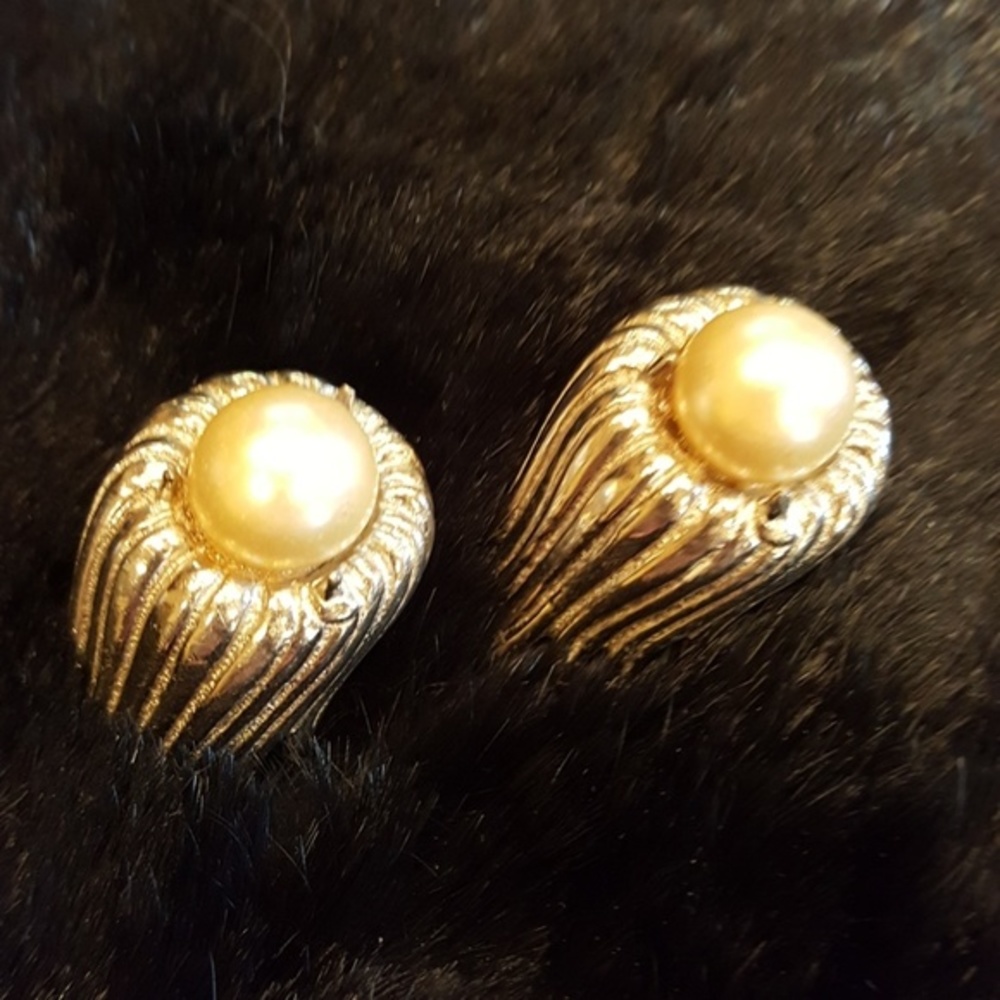 VTG ANN VIEN SILVER PEARL CLIP EARRINGS